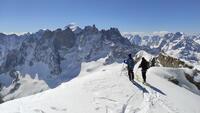 Sommet du col du pavé, vue sur la face nord de la grande ruine Sommet du col du pavé, vue sur la face nord de la grande ruine